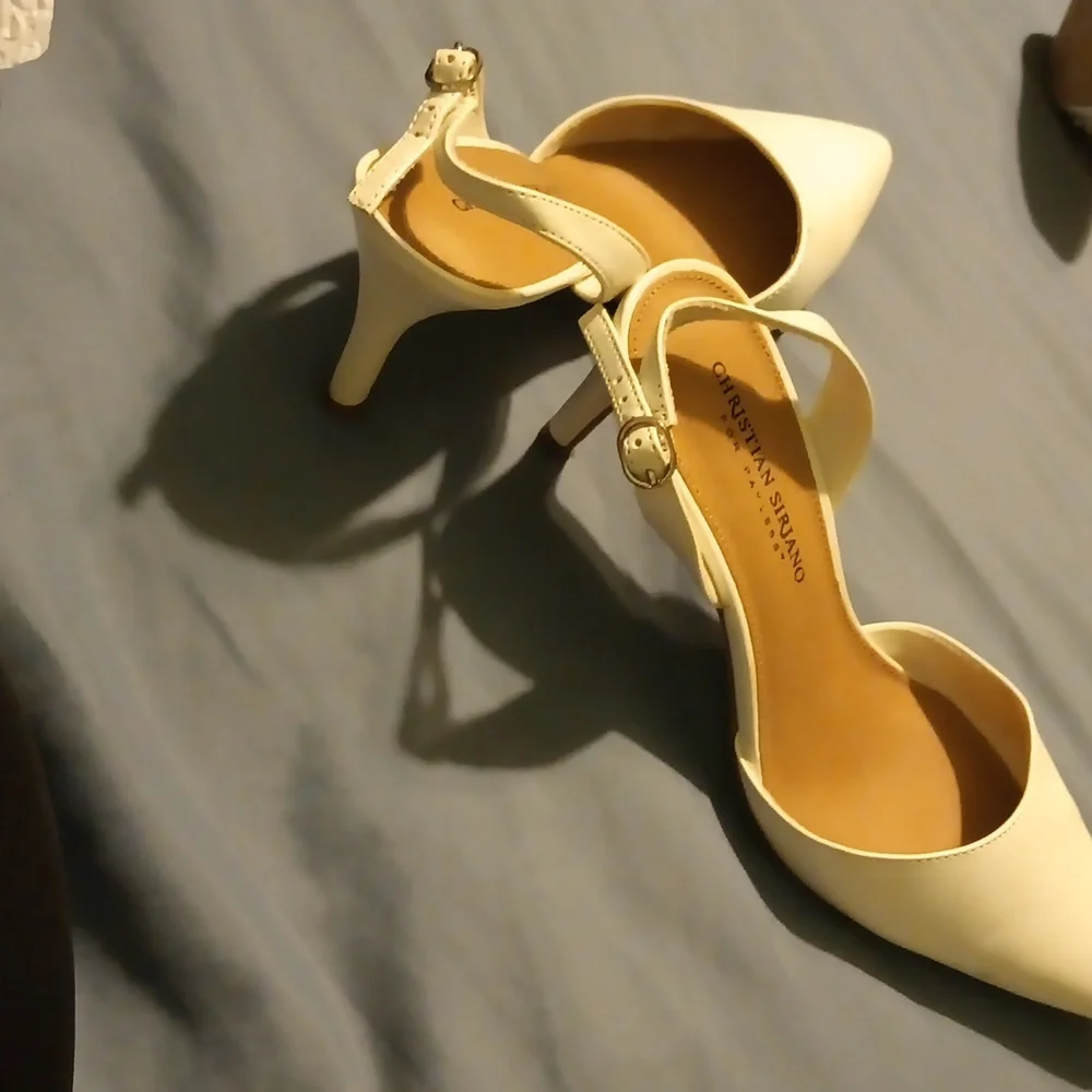 Heels - Picture 3 of 4
